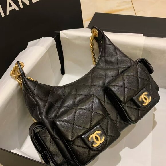 Classic CHANEL Bag: A Stylish and Versatile Choice for Elegance - Picture 1 of 4
